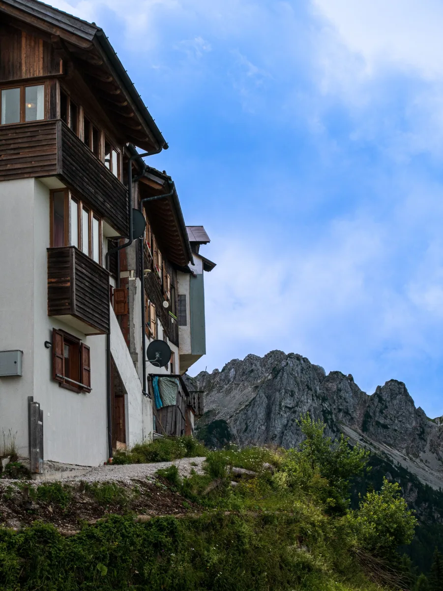 Patal Bhuvaneshwar Cave Route Stay